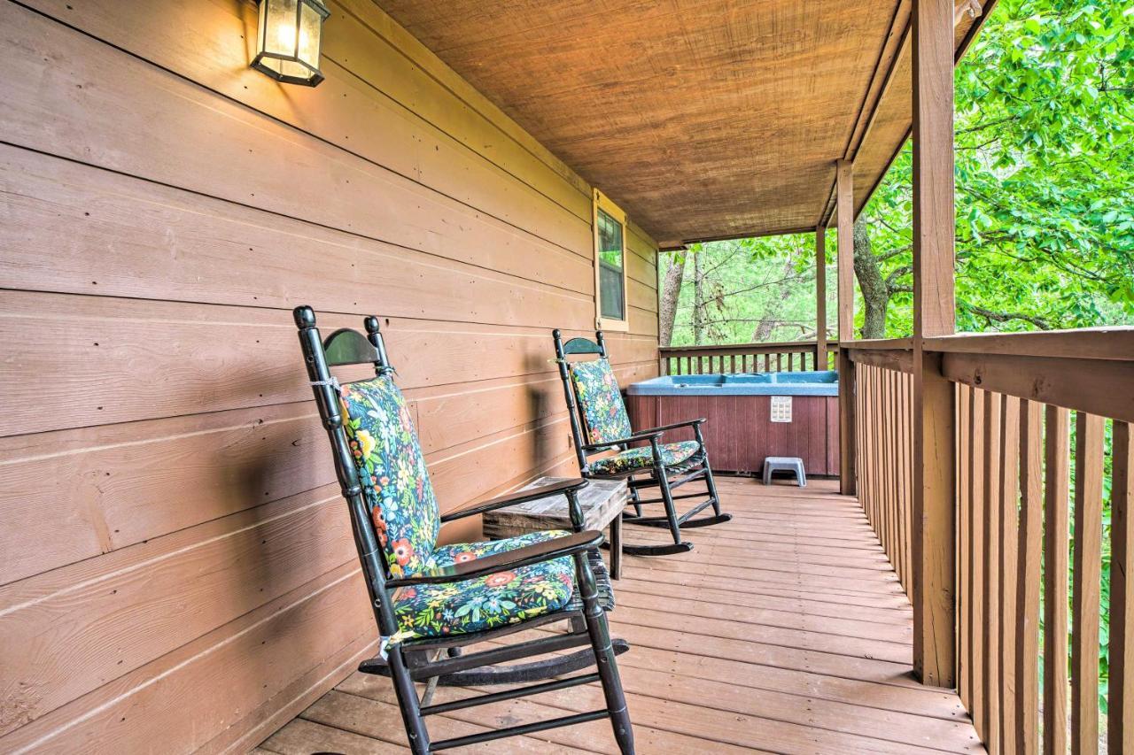 Central Sevierville Cabin With Hot Tub And Views! Exterior photo