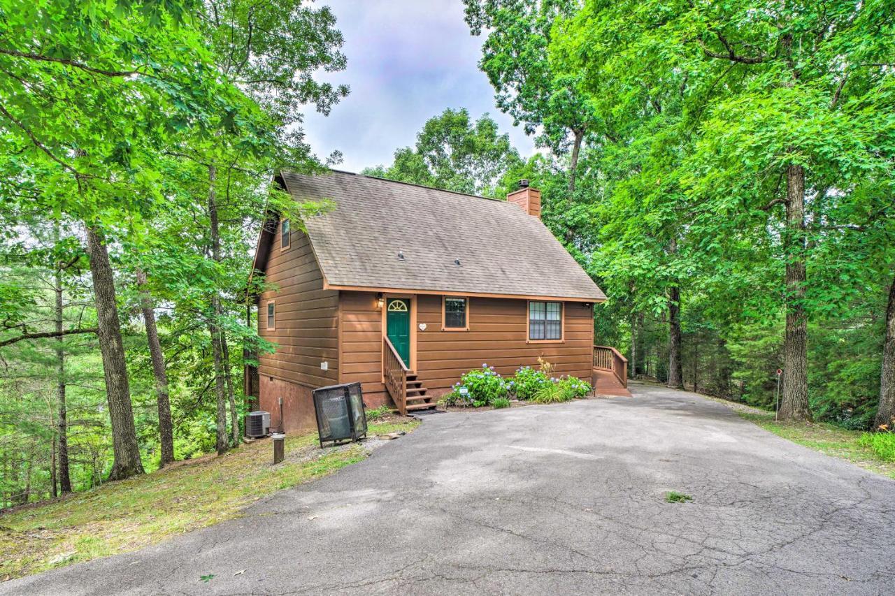 Central Sevierville Cabin With Hot Tub And Views! Exterior photo